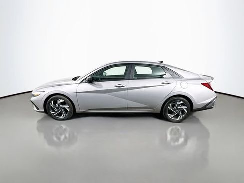 Used 2025 Hyundai Elantra Sport FWD image 3