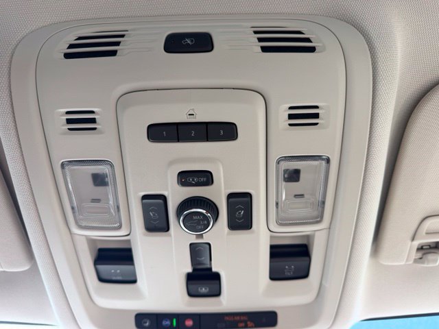 Used 2024 GMC Yukon Denali w/ Advanced Technology Package AWD/4WD image 23