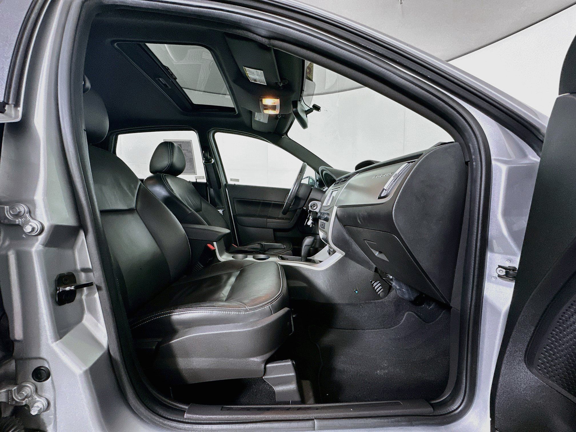 Used 2011 Ford Focus SEL w/ 301A Rapid Spec Order Code FWD image 30