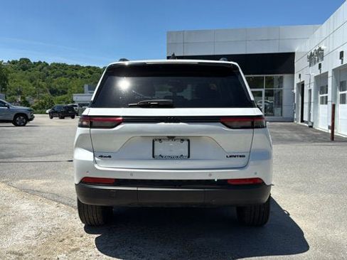 Certified 2023 Jeep Grand Cherokee Limited w/ Black Appearance Package AWD/4WD image 7
