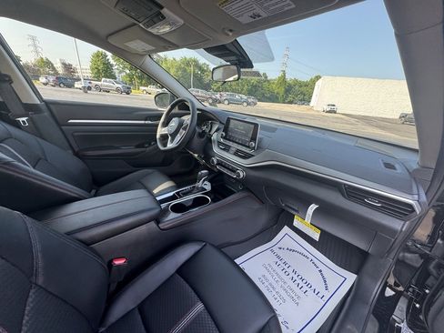 New 2025 Nissan Altima 2.5 SR image 10
