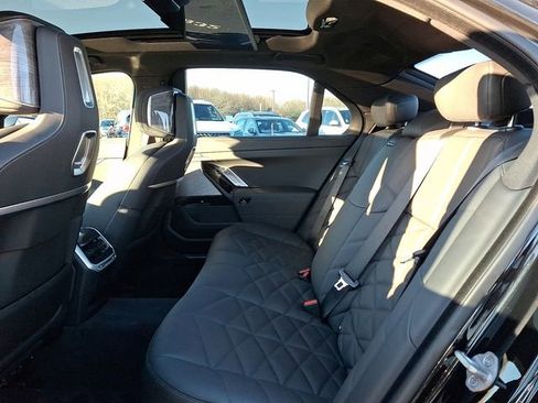 Certified 2024 BMW 740i xDrive image 10