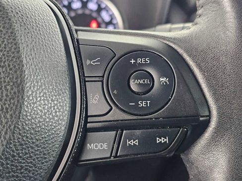 Used 2022 Toyota RAV4 XLE Premium image 28