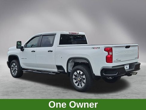 Used 2024 Chevrolet Silverado 2500 Custom w/ Custom Value Package image 5