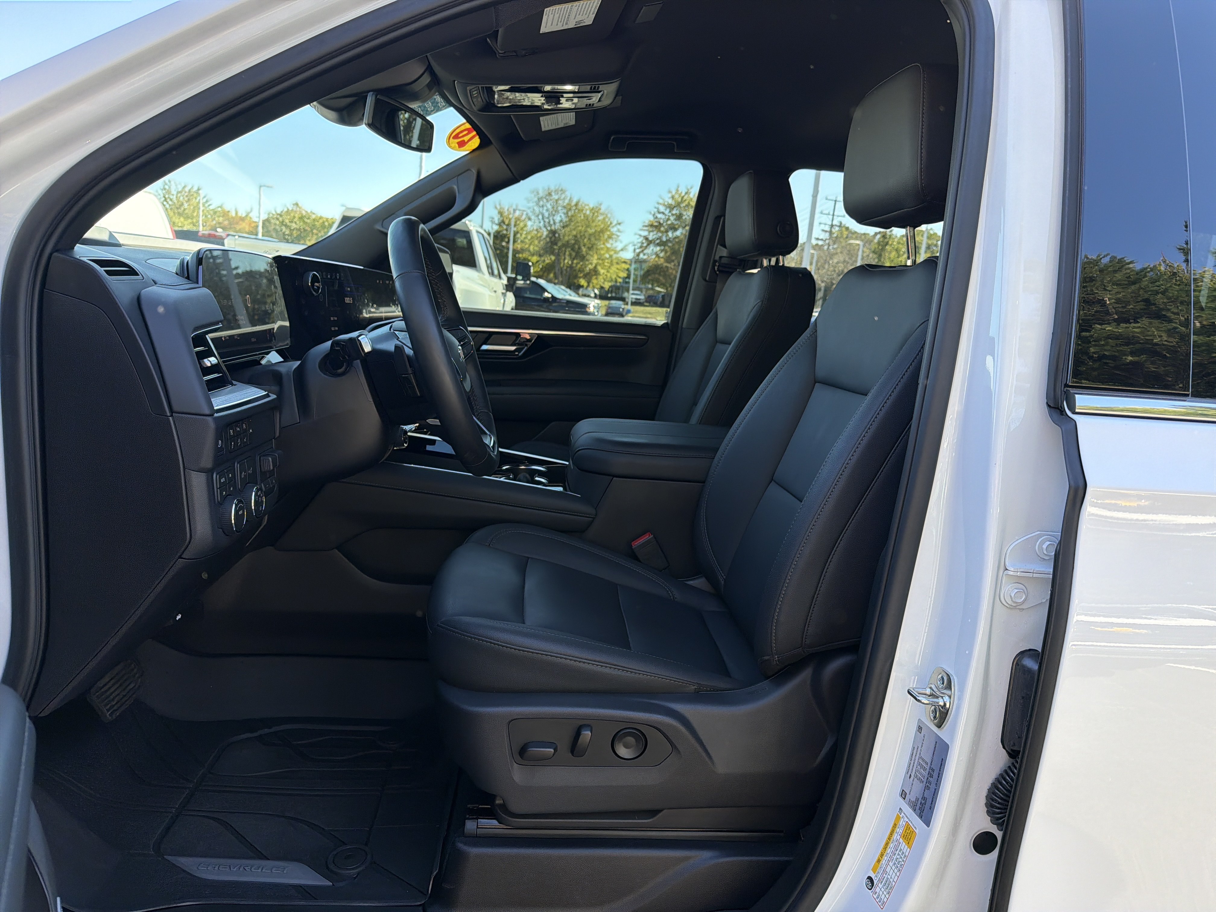 Used 2026 Chevrolet Tahoe LT w/ Comfort Package AWD/4WD image 16