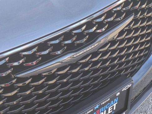 Used 2023 Chrysler 300 Touring w/ Sport Appearance Package image 30