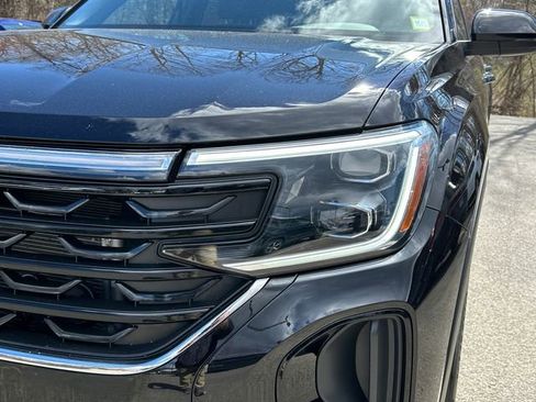 Certified 2025 Volkswagen Atlas Cross Sport SE image 7