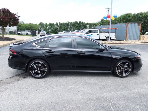 Used 2023 Honda Accord Sport image 3