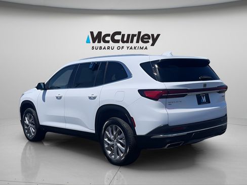 Used 2025 Buick Enclave Preferred AWD/4WD image 4