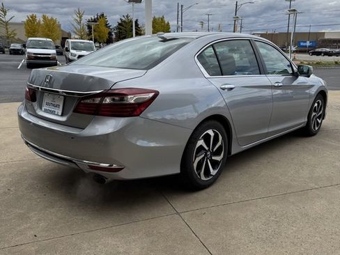 Used 2017 Honda Accord EX image 3
