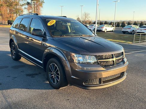 Used 2018 Dodge Journey SE w/ Blacktop Package image 7