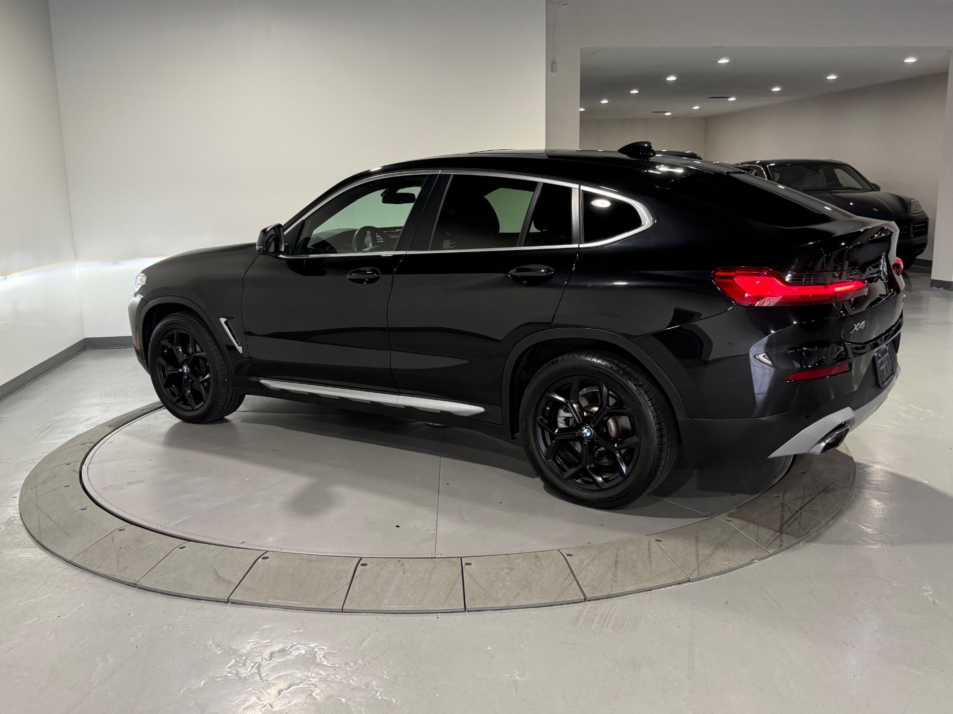 Used 2024 BMW X4 xDrive30i AWD/4WD image 14