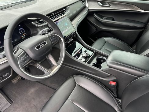 Used 2023 Jeep Grand Cherokee L Limited w/ Trailer Tow Group (B) image 9