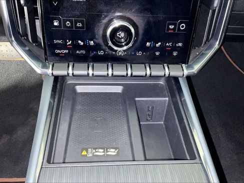 Used 2024 GMC Acadia AT4 w/ Luxury Package AWD/4WD image 29