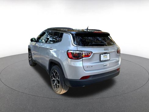 Used 2025 Jeep Compass Limited image 5