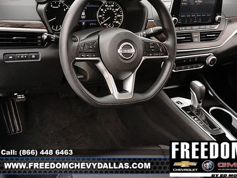 Used 2024 Nissan Altima 2.5 SV FWD image 21