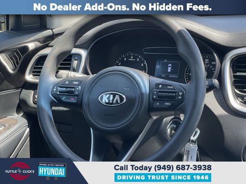 Used 2017 Kia Sorento FWD image 18