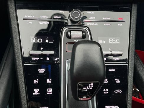 Used 2020 Porsche Cayenne image 27