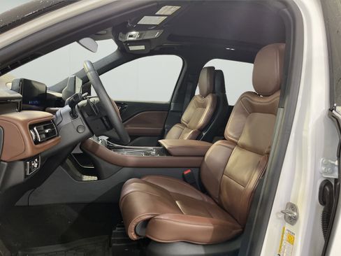 Used 2026 Lincoln Aviator Reserve AWD/4WD image 10