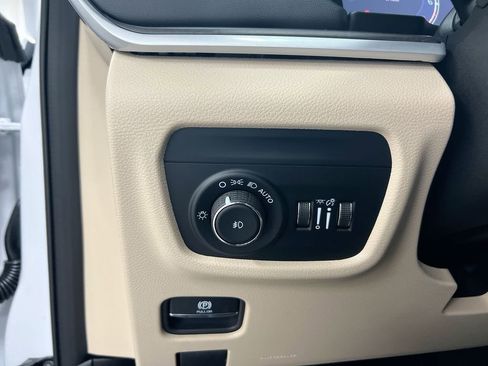 New 2025 Jeep Grand Cherokee Limited w/ Black Appearance Package image 19