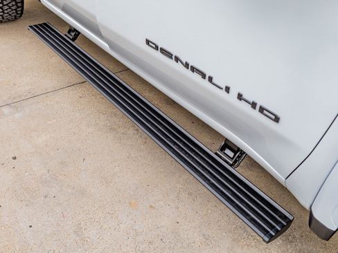 Used 2026 GMC Sierra 3500 Denali Ultimate image 13