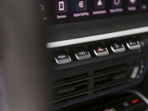 Used 2024 Porsche 911 Dakar image 38