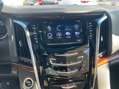 Used 2017 Cadillac Escalade ESV Luxury image 20