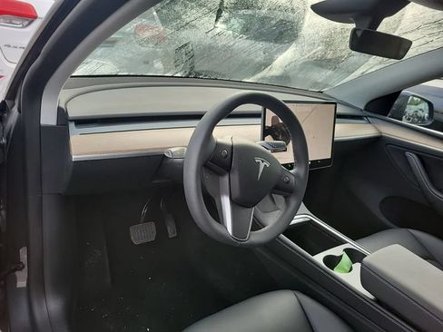 Used 2023 Tesla Model Y Long Range AWD/4WD image 2