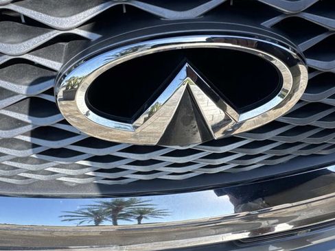 Used 2018 INFINITI QX80 Base w/ Driver Assistance Package image 8