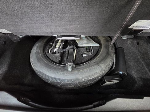 Used 2018 Mercedes-Benz GLS 450 4MATIC image 33