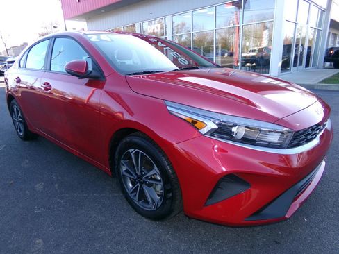 Used 2024 Kia Forte LXS w/ LXS Technology Package FWD image 1