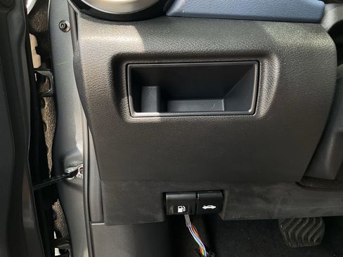 Used 2025 Nissan Versa SV FWD image 17