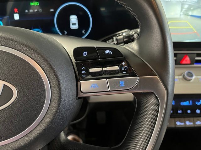 Used 2025 Hyundai Elantra Limited FWD image 28