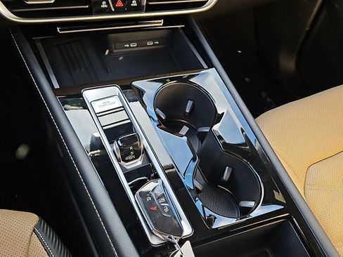 New 2026 Volkswagen Atlas Cross Sport SE image 14