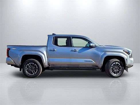 Used 2024 Toyota Tacoma TRD Sport image 3