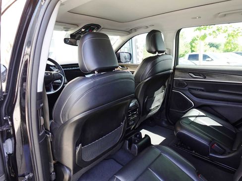 Used 2022 Jeep Grand Cherokee L Limited AWD/4WD image 28
