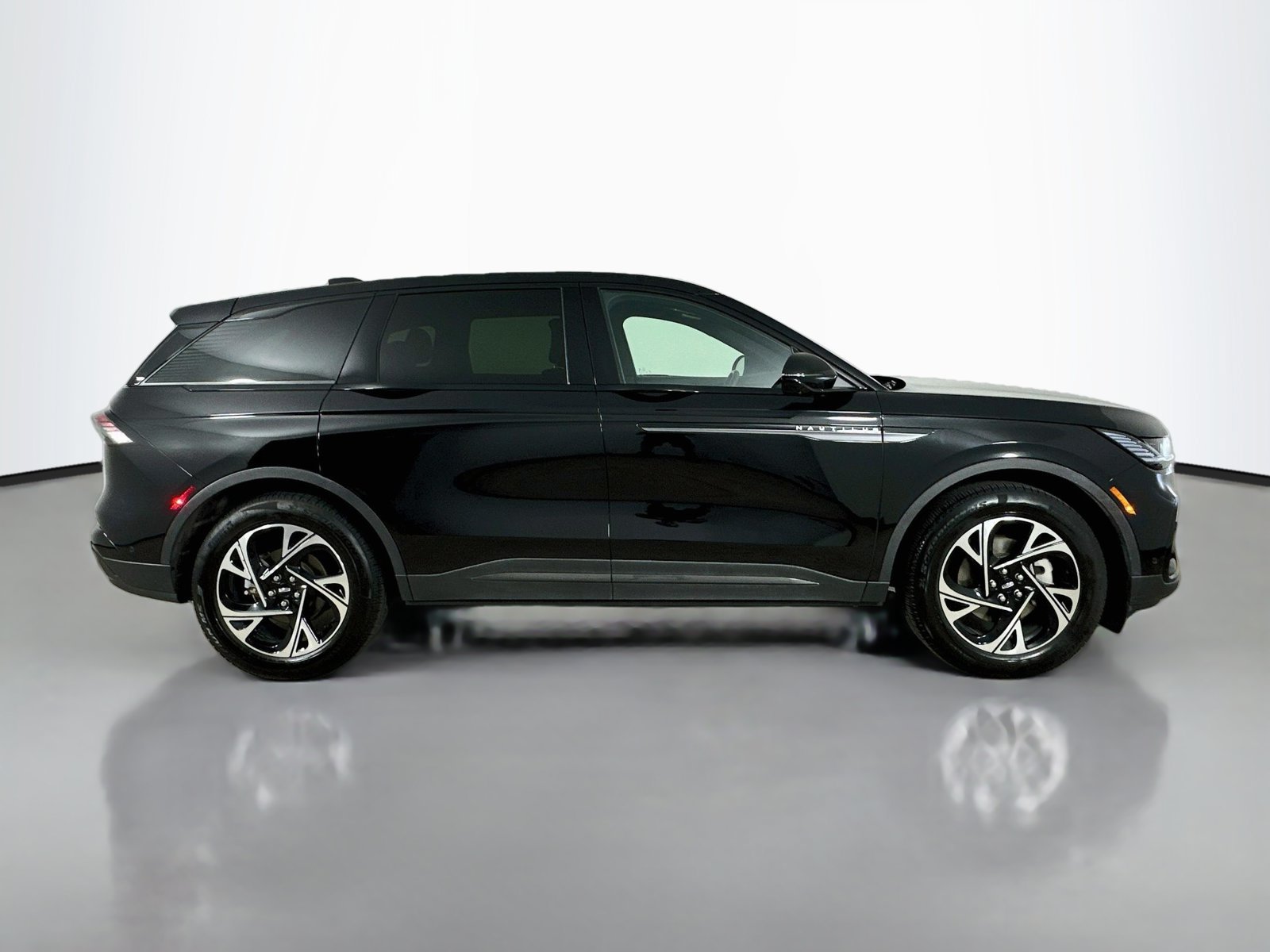 Used 2024 Lincoln Nautilus Premier w/ Equipment Group 102A AWD/4WD image 4