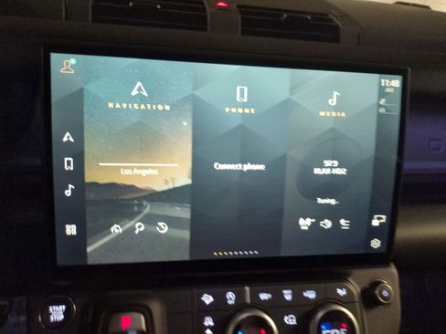 New 2026 Land Rover Defender 90 V8 AWD/4WD image 19
