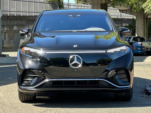 Used 2023 Mercedes-Benz EQS 580 4MATIC SUV image 5