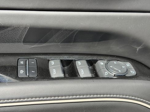 Certified 2022 Cadillac Escalade Premium Luxury Platinum w/ LPO, Radiant Package image 18