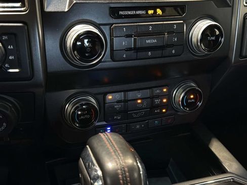 Used 2019 Ford F150 Lariat w/ Equipment Group 502A Luxury AWD/4WD image 28