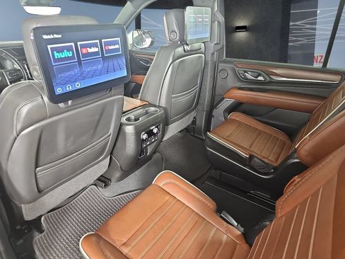 Used 2023 GMC Yukon XL Denali Ultimate AWD/4WD image 17