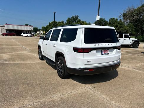 Used 2022 Jeep Wagoneer Series III AWD/4WD image 3