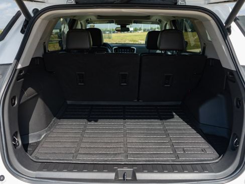 Used 2022 GMC Terrain SLT w/ Infotainment Package II AWD/4WD image 25