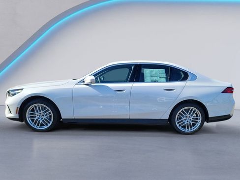 New 2025 BMW 530i xDrive w/ Premium Package image 5