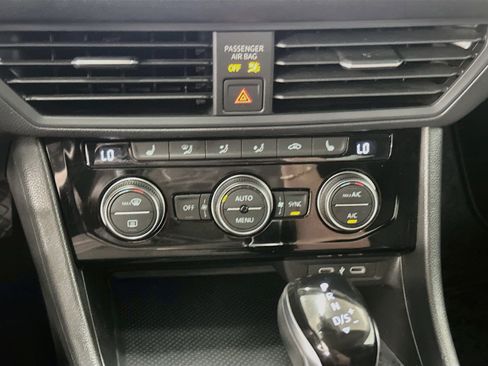 Used 2024 Volkswagen Jetta SE FWD image 23