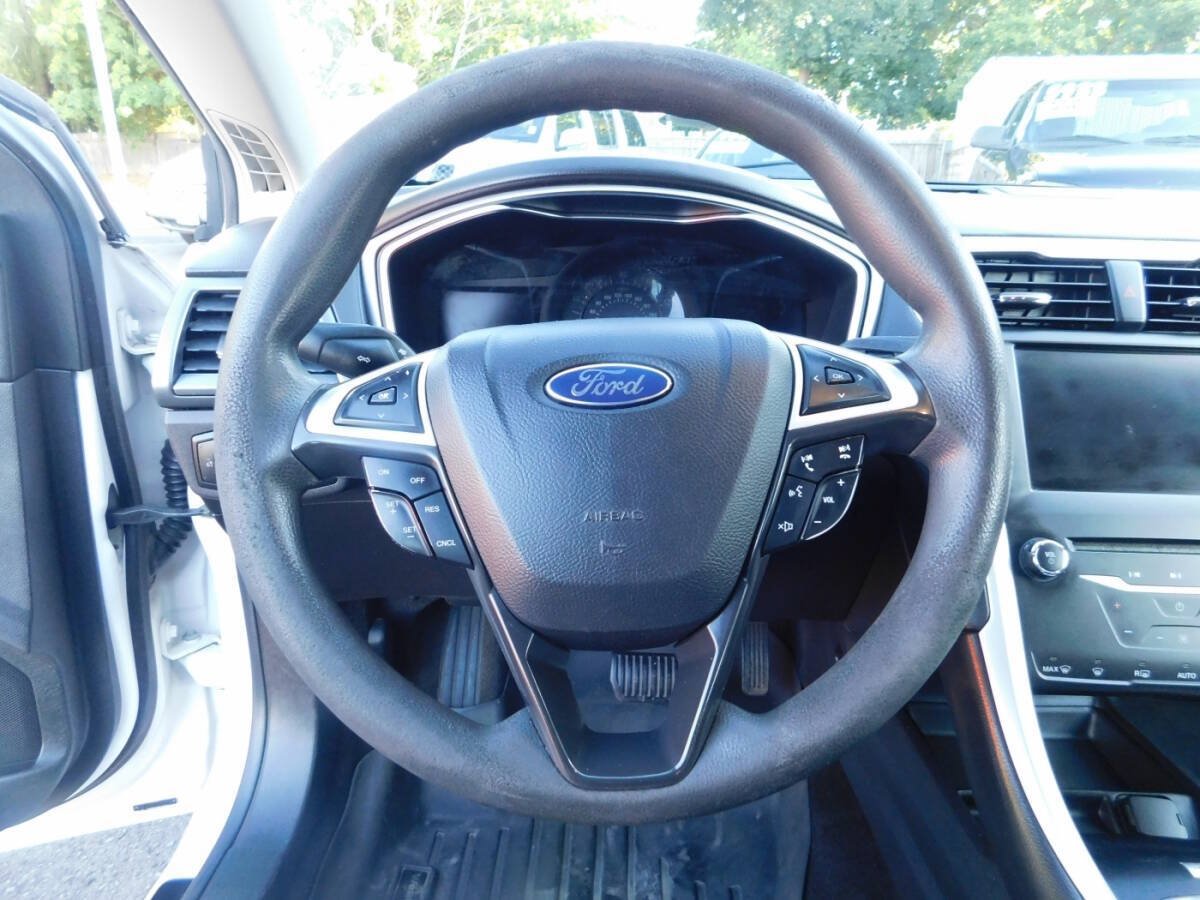 Used 2013 Ford Fusion SE FWD image 8
