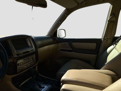 Used 2007 Toyota Land Cruiser w/ Convenience Pkg image 24