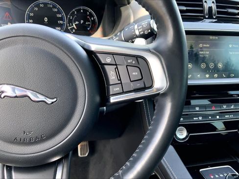 Used 2018 Jaguar F-PACE S AWD/4WD image 23