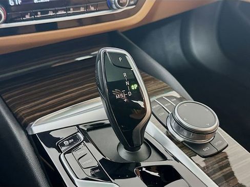 Used 2021 BMW 530e xDrive w/ Convenience Package image 18